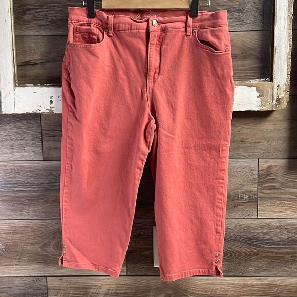 Gloria Vanderbilt Pants - GLORIA VANDERBILT  Slimming Effect Amanda Capri Jeans Size 16 Petite Dark Coral
